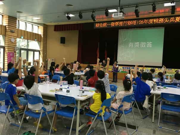 新竹市政府政風處廉政志工協助辦理「稅務尖兵夏令營租稅宣導活動」活動照片