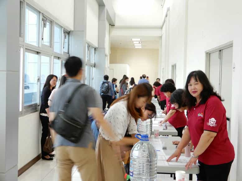 嘉義市政府政風處廉政志工支援106年度全國政風人員南區座談會嘉市府與法務部廉政署合辦106年度全國政風人員南區座談會-廉政志工協助350位政風人員簽到程序