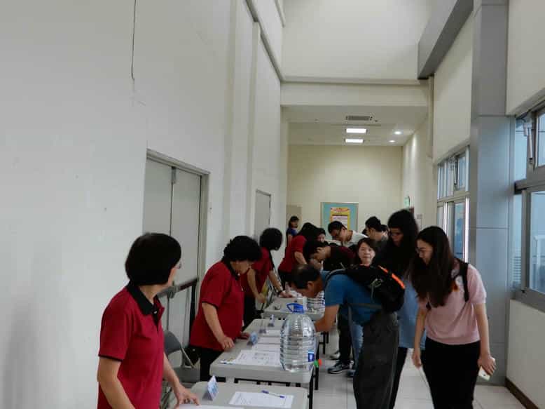 嘉義市政府政風處廉政志工支援106年度全國政風人員南區座談會嘉市府與法務部廉政署合辦106年度全國政風人員南區座談會-廉政志工協助350位政風人員簽到程序