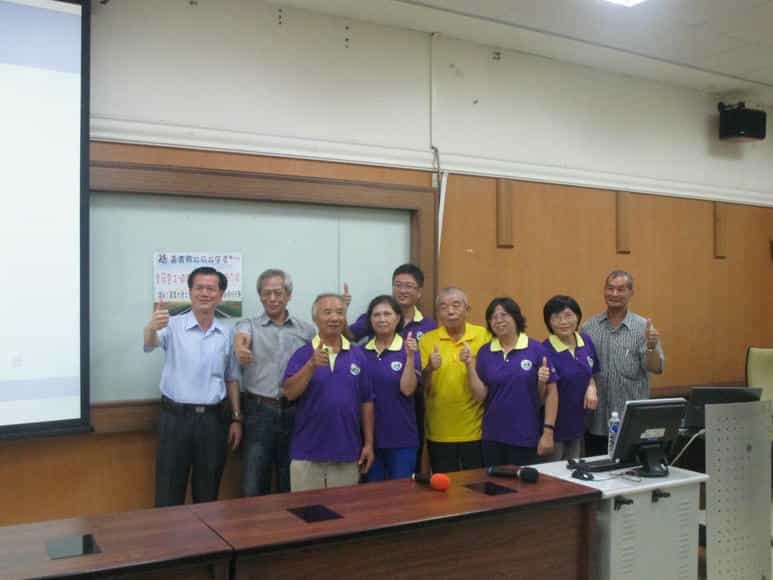 嘉義縣政府政風處舉行106年第2次廉政志工聯繫會議處長與廉政志工合影