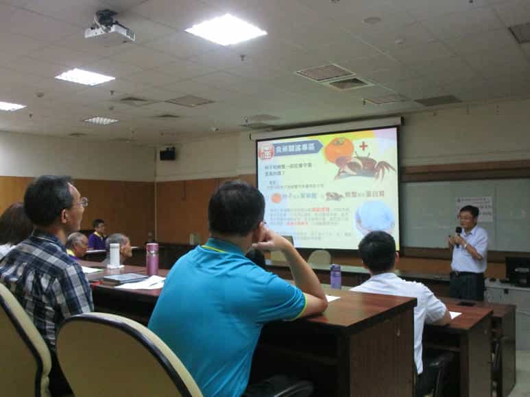 嘉義縣政府政風處舉辦106年度第1次廉政志工專業訓練「食品標示及相關法規」授課情形