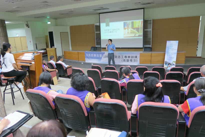 高雄市政府政風處舉辦「106年廉政志(義)工專業訓練」第一門課─全民督工-道路巡視法令及實務介紹