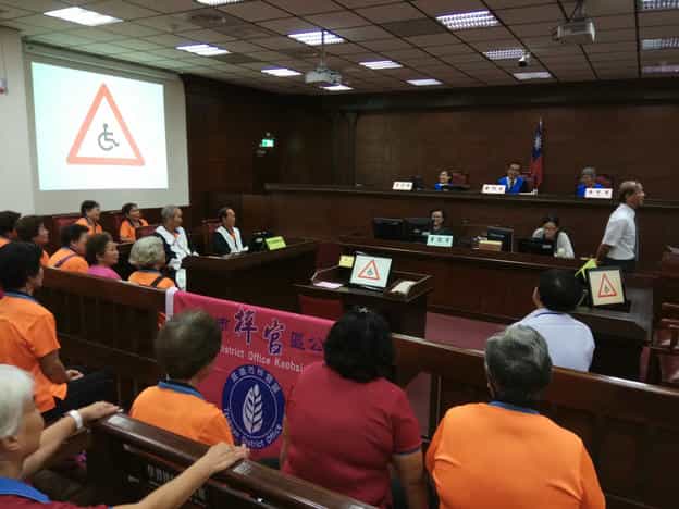 高雄市政府政風處廉政志工辦理106年「逗陣遶法院」與民有約廉政座談會模擬法庭