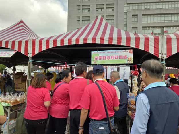 苗栗縣政府廉政志工隊參與「苗栗縣106年度全縣志工大會師園遊會暨績優志工頒獎典禮」