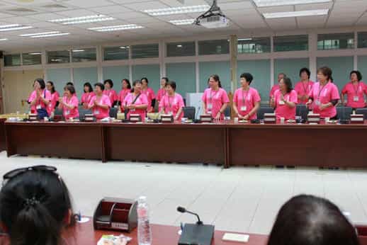 臺南市政府政風處106年廉政志工參訪嘉義市活動本處廉政志工於嘉義參訪時與嘉義志工互動與自我介紹