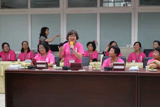 臺南市政府政風處106年廉政志工參訪嘉義市活動由本府志工謝幸枝代表本處介紹本處的志工特色與平時協助宣導活動類型，並進行心得分享