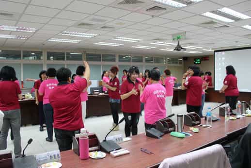 臺南市政府政風處106年廉政志工參訪嘉義市活動本府廉政志工與嘉義市廉政志工團康互 動，連繫感情