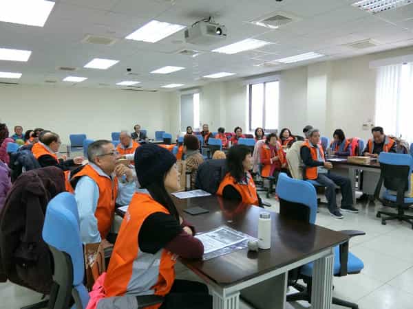 新竹市政府政風處107年廉政志工路平督工教育訓練  廉政把關專車出動上課情形