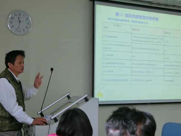 新竹市政府政風處107年廉政志工路平督工教育訓練  廉政把關專車出動上課情形