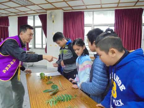 雲林縣政府政風處廉政志工協助辦理「2018食安小當家—廉能體驗活動」廉政志工與學童進行趣味遊戲競賽(二)