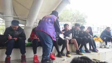 107年臺南市廉政志(義)工「寒假春風盃少年3對3籃球賽」廉政宣導廉政志(義)工發放問卷向民眾一一解說問卷的內容傳達反貪與肅貪的意識，並獲得在場民眾的熱情回應