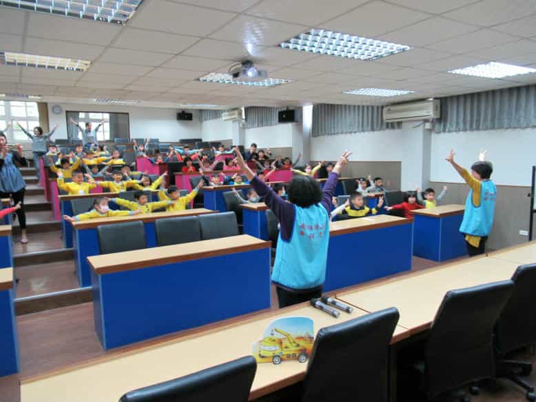 澎湖縣政府政風處廉政志工協助辦理「2018世界最美麗海灣–廉政校園故事說」