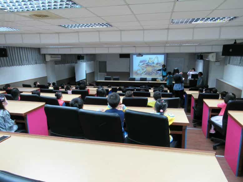 澎湖縣政府政風處廉政志工協助辦理「2018世界最美麗海灣–廉政校園故事說」