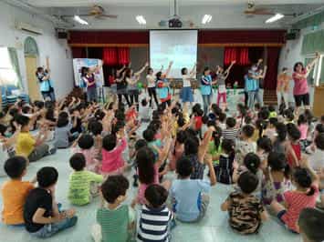 澎湖縣湖西鄉公所政風室運用廉政志工協助辦理「廉政故事繪本」校園宣導