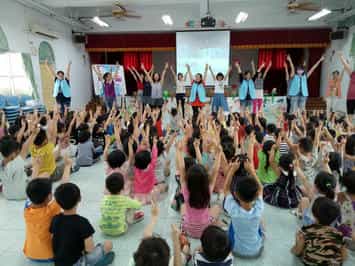 澎湖縣湖西鄉公所政風室運用廉政志工協助辦理「廉政故事繪本」校園宣導