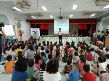 澎湖縣湖西鄉公所政風室運用廉政志工協助辦理「廉政故事繪本」校園宣導