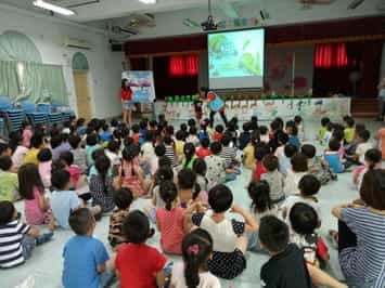 澎湖縣湖西鄉公所政風室運用廉政志工協助辦理「廉政故事繪本」校園宣導