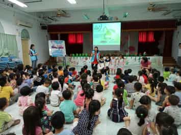 澎湖縣湖西鄉公所政風室運用廉政志工協助辦理「廉政故事繪本」校園宣導