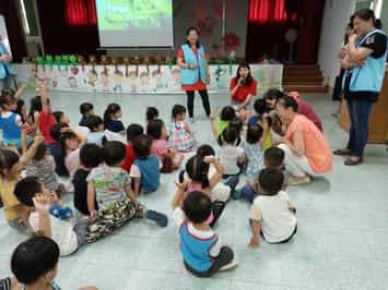 澎湖縣湖西鄉公所政風室運用廉政志工協助辦理「廉政故事繪本」校園宣導