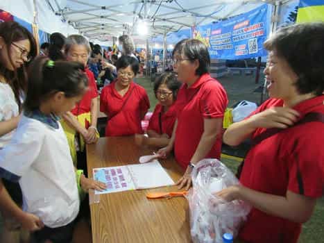 澎湖縣政府政風處廉政志工協助辦理「2018澎湖國際海上花火節」廉政宣導活動