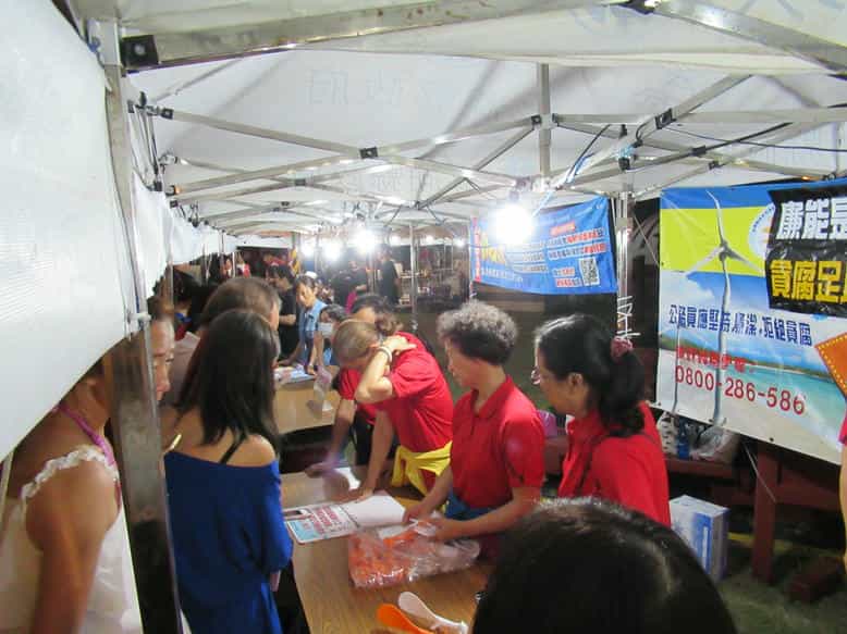 澎湖縣政府政風處廉政志工協助辦理「2018澎湖國際海上花火節」廉政宣導活動