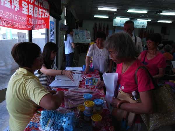 新竹縣政府政風處廉政志工協助辦理107年「獎勵保護檢舉貪污瀆職辦法」宣導