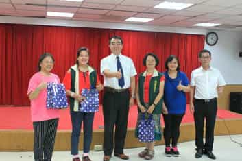 臺南市政府政風處舉辦廉政志(義)工107年專業教育訓練 ，活動圓滿結束。本府政風處高副處長伯陽主持並表揚30位本府廉政志(義)工