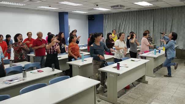 彰化縣政府政風處辦理107年廉政志工專業訓練暨志工大會，傳承志願服務經驗彰化縣萍蓬草兒童劇團郭月媚團長教授戲劇(舞台)表演訓練