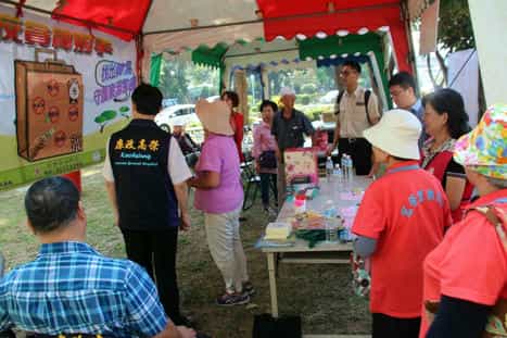 退輔會高雄榮總「廉手出擊‧全民反貪」-廉政志工社會參與「高雄榮家107年下半年社區聯誼才藝競賽」廉政宣導廉政志工與民眾同樂「反貪神射手」射飛鏢廉政遊戲