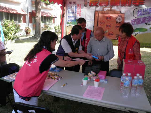 退輔會高雄榮總「廉手出擊‧全民反貪」-廉政志工社會參與「高雄榮家107年下半年社區聯誼才藝競賽」廉政宣導廉政志工贈送廉政宣導小獎品