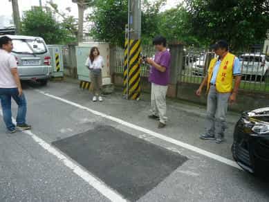 花蓮縣政府政風處廉政志工協助監督本縣107年路平專清巡查