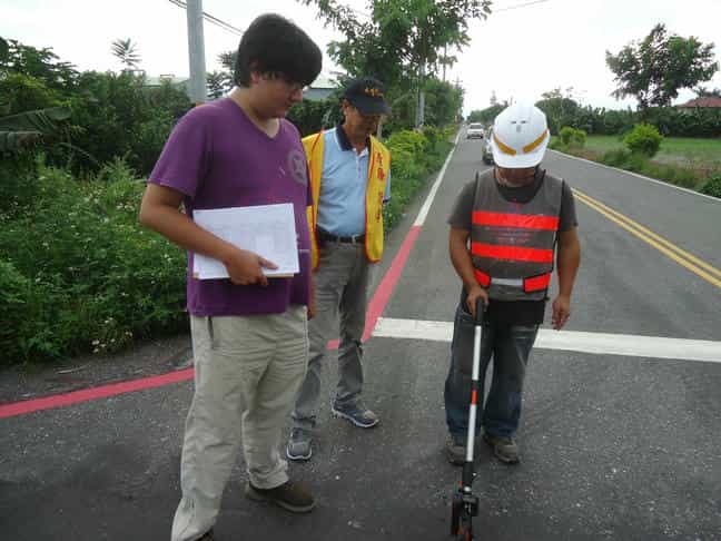 花蓮縣政府政風處廉政志工協助監督本縣107年路平專清巡查