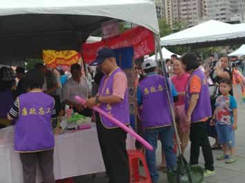 高雄市政府政風處廉政志工-「廉政逗陣衝，租稅馬ㄟ通」演出廉政話劇及設攤宣導志工演出廉政話劇及協助設攤宣導