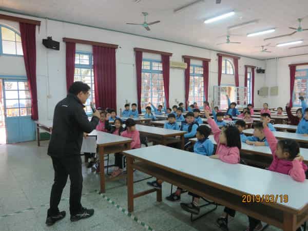 新竹縣政府政風處廉政志工協助辦理108年「廉政校園深耕」法治公民教育課程校園宣導