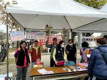 屏東縣政府廉政志工參加阿猴城第14屆縣長盃3對3街頭籃球鬥牛賽辦理反貪宣導