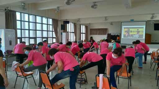 專業！熱忱！活力！臺南市政府志工廉起來專業教練林采霓教導正確的運動知識，也透過輕鬆簡單的運動方式，培養運動習慣，維持身心健康，享受生活的每一刻。