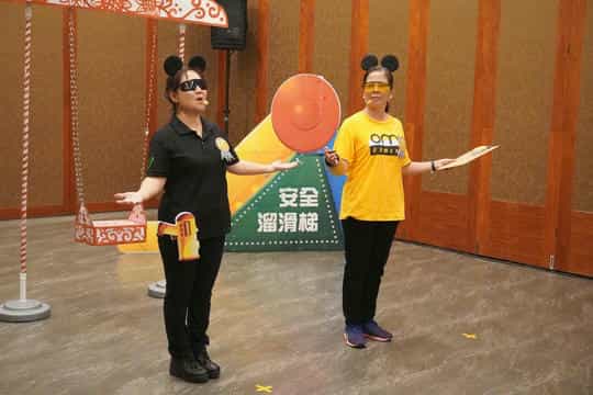 效廉欸~抵嘉！ 嘉市廉政戲劇團頒發正義聯盟榮譽勳章給家扶孩童演出劇照-波力正義聯盟出場