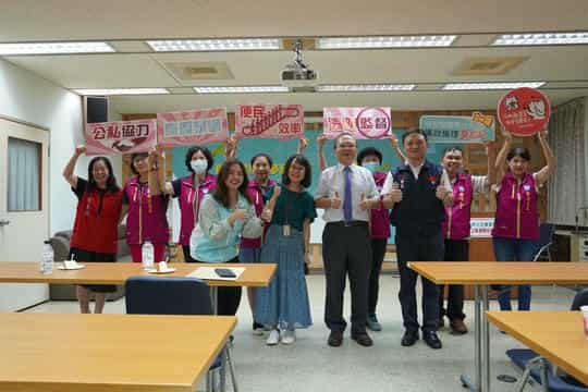 嘉市辦企業誠信宣講 鼓勵企業承諾不行賄、勇於吹哨廉政志工與長官合影
