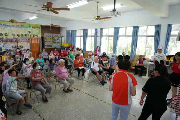 嘉市廉政志工與精忠社區大家庭共築廉潔台灣夢!有獎徵答