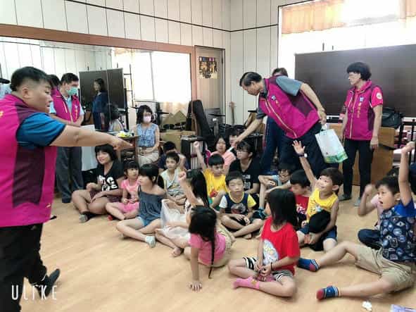 嘉市廉政志工與興仁社區的孩子們一同樂開懷!有獎徵答