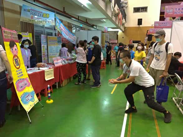 彰化縣政府政風處廉政志工參與辦理109年就業博覽會-北斗國中場廉政宣導活動