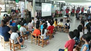 退輔會高雄榮總結合高雄榮服處舉辦109年「校園誠信廉潔教育～廉政志工說故事列車」活動榮華幼兒園小朋友觀賞「醫生叔叔不收紅包」微電影