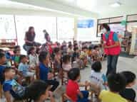 退輔會高雄榮總結合高雄榮服處舉辦109年「校園誠信廉潔教育～廉政志工說故事列車」活動榮華幼兒園小朋友熱情參與「趣味有獎徵答」