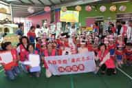 退輔會高雄榮總結合高榮屏東分院、屏東縣榮服處舉辦「校園誠信廉潔教育～廉政志工說故事列車」活動高雄榮總政風室、屏東縣榮服處、高榮屏東分院和師生歡樂留影