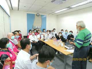 退輔會高雄榮總政風室結合「廉政志工」參訪「高雄港都電台」〜接軌大眾傳播潮流港都電台孫執行副董事長介紹地方電台生命產業