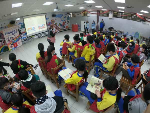 新北首創原住民廉政漫畫品德教材! 新北市政府政風處於烏來國小舉辦贈書活動新北市政府政風處於烏來國小舉辦贈書活動