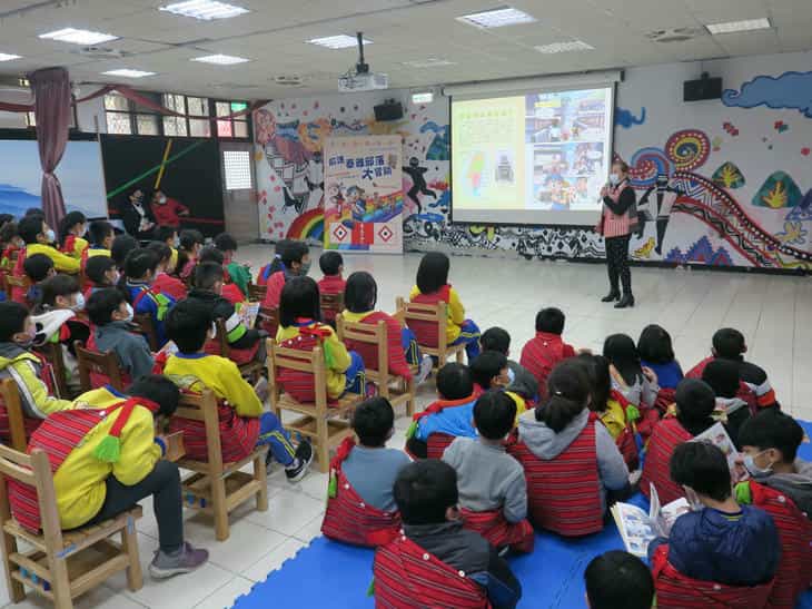 新北首創原住民廉政漫畫品德教材! 新北市政府政風處於烏來國小舉辦贈書活動新北市政府政風處於烏來國小舉辦贈書活動