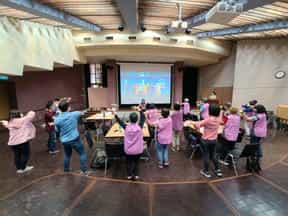 廉政志工參與110年度海洋廉政繪本宣導及創作分享課程楊婉怡主任帶領宜蘭縣政府廉政志工進行帶動唱