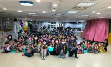 臺北市政府政風處廉政志工協助辦理110年度廉潔教育宣導活動廉政志工與松山幼兒園師生合影