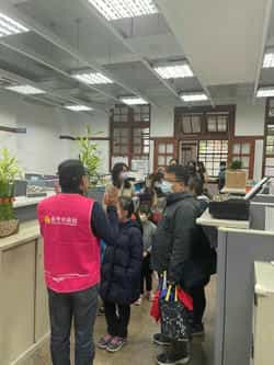 廉政鯨讚!新竹市政府政風處2022元旦反貪宣導，廉政志工寓教於樂扎根廉潔精神「揭開廉政面紗」!政風處業務導覽。